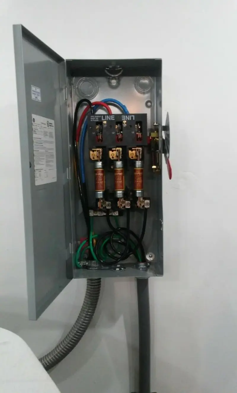Three-phase disconnect switch installed for Smoke Detector Installation in North Kansas City